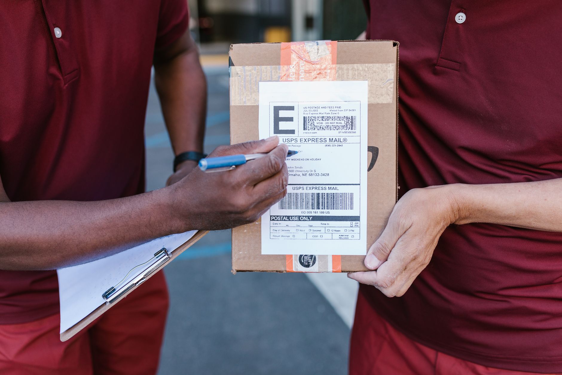 AI in UAE logistics: automating customs and delivery documentation